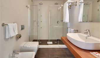 1 king 1 single, comfort room, parquet