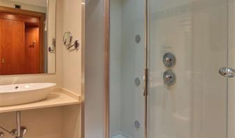 1 king bed, comfort room with patio, bike path side, free parking