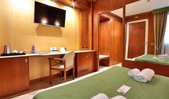 1 king bed, comfort room with patio, bike path side, free parking