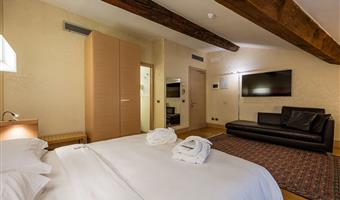 1 king bed, superior room