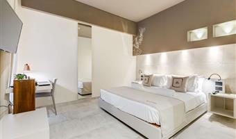1 queen bed, junior suite, sofabed for one person, balcony, bathtub