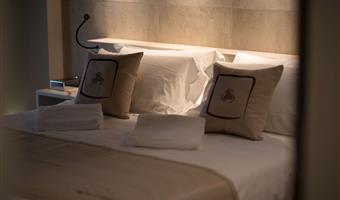 1 queen bed, junior suite, sofabed for one person, balcony, bathtub