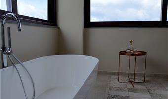 1 queen bed, junior suite, sofabed for one person, balcony, bathtub