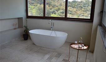 1 queen bed, junior suite, sofabed for one person, balcony, bathtub