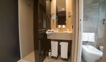 1 queen bed, superior room