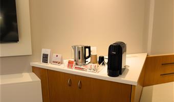 1 queen bed, non-smoking, superior room, balcony, smart tv, free garage, coffee maker