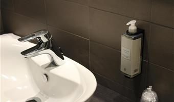 1 queen bed, non-smoking, superior room, balcony, smart tv, free garage, coffee maker