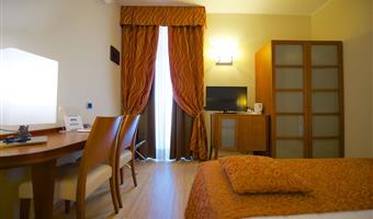 1 queen-size double bed, standard room, 14 sqm, sky channels, wi-fi, kettle for tea and coffee, non-smoking rooms
