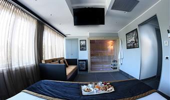 1 king bed, sofabed, deluxe room, sauna in room, whirlpool, shower