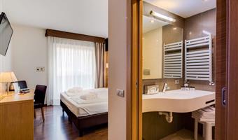 1 king bed, non-smoking, executive room, spa access