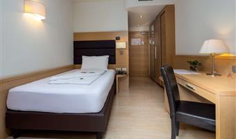 1 single bed, non-smoking, classic room, french size bed