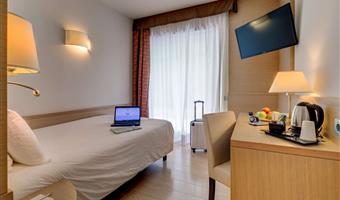 1 single bed, non-smoking, classic room, french size bed