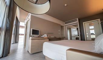 suite-1 king size bed 1 queen size sofa bed, family room with panoramic view, 56 sqm, non-smoking room, soundproofing, wi-fi