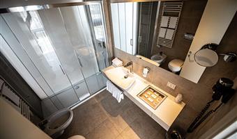 suite-1 king size bed 1 queen size sofa bed, family room with panoramic view, 56 sqm, non-smoking room, soundproofing, wi-fi