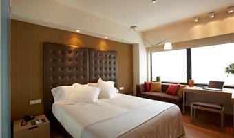 1 king bed, standard room, twin on request, wi-fi, sound proof windows, safety box