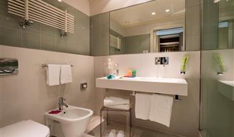 1 king 1 single, triple standard room, wi-fi, sound proof windows, safety box