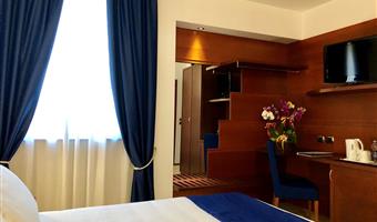 1 queen bed, non-smoking, superior room, sea view