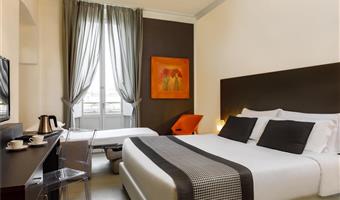 1 queen bed, non-smoking, sofabed for one person