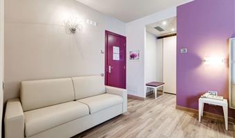1 queen bed, family room, sofabed