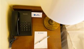 1 queen and 1 single, junior suite, whirlpool