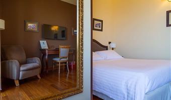 1 queen bed, standard room, twin on request