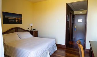 1 queen bed, standard room, twin on request