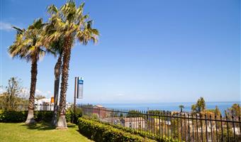 1 queen bed, standard room, twin on request