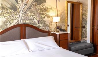1 queen bed, standard room, twin on request