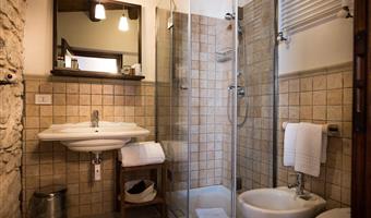1 queen bed, non-smoking, superior room, sofabed for one person, convertible into two twin beds