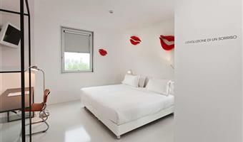 1 king bed, non-smoking, superior room, free minibar, bathrobe and slippers