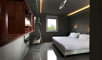 1 king bed, non-smoking, superior room, free minibar, bathrobe and slippers