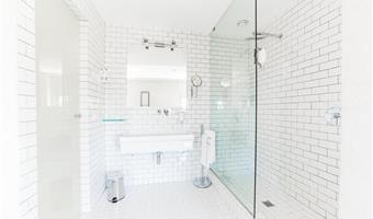 1 king bed, non-smoking, junior suite, free minibar, bathrobe and slippers, shower