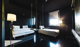 1 king bed, non-smoking, junior suite, free minibar, bathrobe and slippers, shower