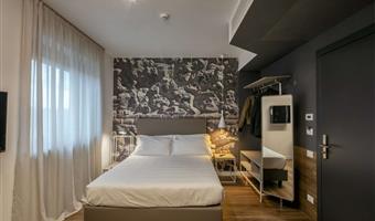 1 queen bed, non-smoking, standard room