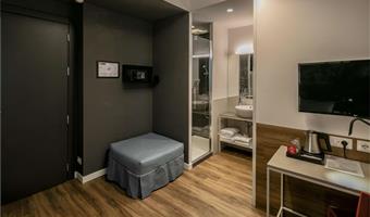 1 queen bed, non-smoking, standard room