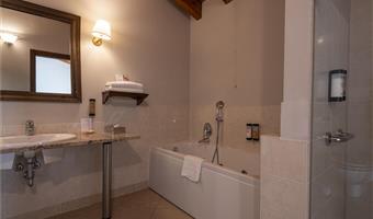 1 queen bed, non-smoking, junior suite, sofabed, balcony, free garage, free spa access