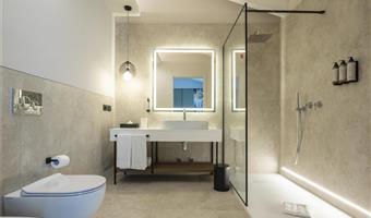 1 queen bed, non-smoking, junior suite, sofabed, balcony, free garage, free spa access