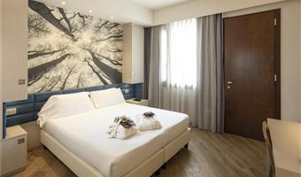 1 queen bed, non-smoking, comfort room, garden view, parking in front of room, free spa access, coffee maker