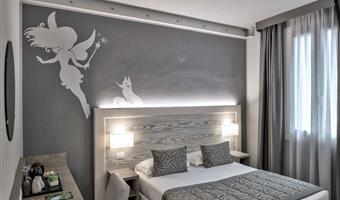 1 queen bed, standard room, convertible into two twin beds, non-smoking