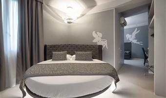 1 queen round bed 1 single bed, junior suite, non-smoking