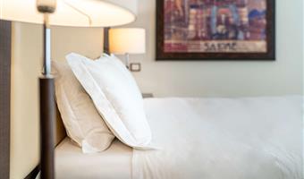 economy double room with french bed (width:140 cm), non-smoking room, free bottle of mineral water