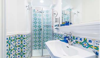 1 queen bed, non-smoking, standard room, sea view, balcony, full breakfast