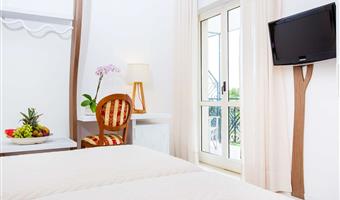 1 king bed, non-smoking, superior room, balcony, convertible into two twin beds, full breakfast