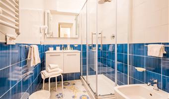 1 king bed, non-smoking, superior room, balcony, convertible into two twin beds, full breakfast