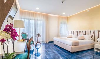 1 king bed, non-smoking, superior room, balcony, sea view, convertible into two twin beds, full breakfast