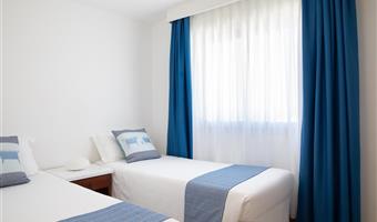 1 queen bed, non-smoking, junior suite, sofabed, sea view, living area, coffee and tea maker