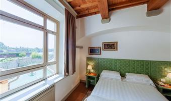 1 queen bed, non-smoking, superior room, river view