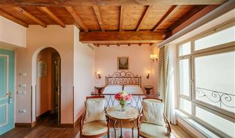 1 queen bed, non-smoking, superior room, river view