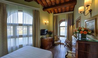 1 queen bed, non-smoking, superior room, river view