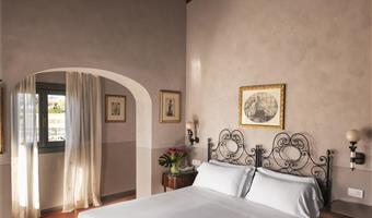 1 queen bed, non-smoking, superior room, river view